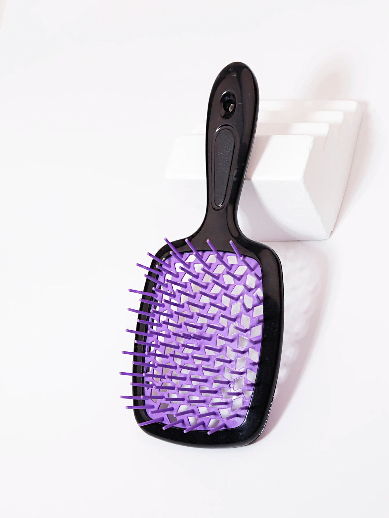 Tangled hair combed hair massage hairbrush hollowed out curly brush salon hairdresser hairdresser